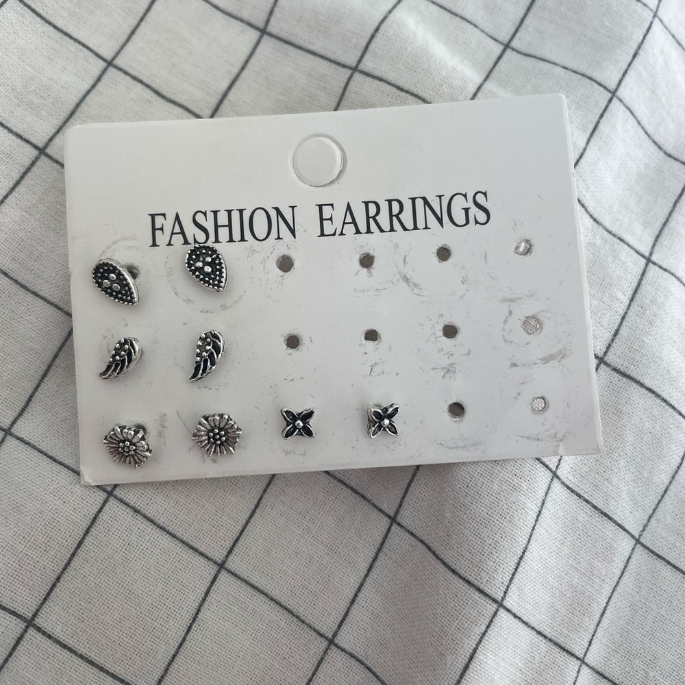 earrings, black, small